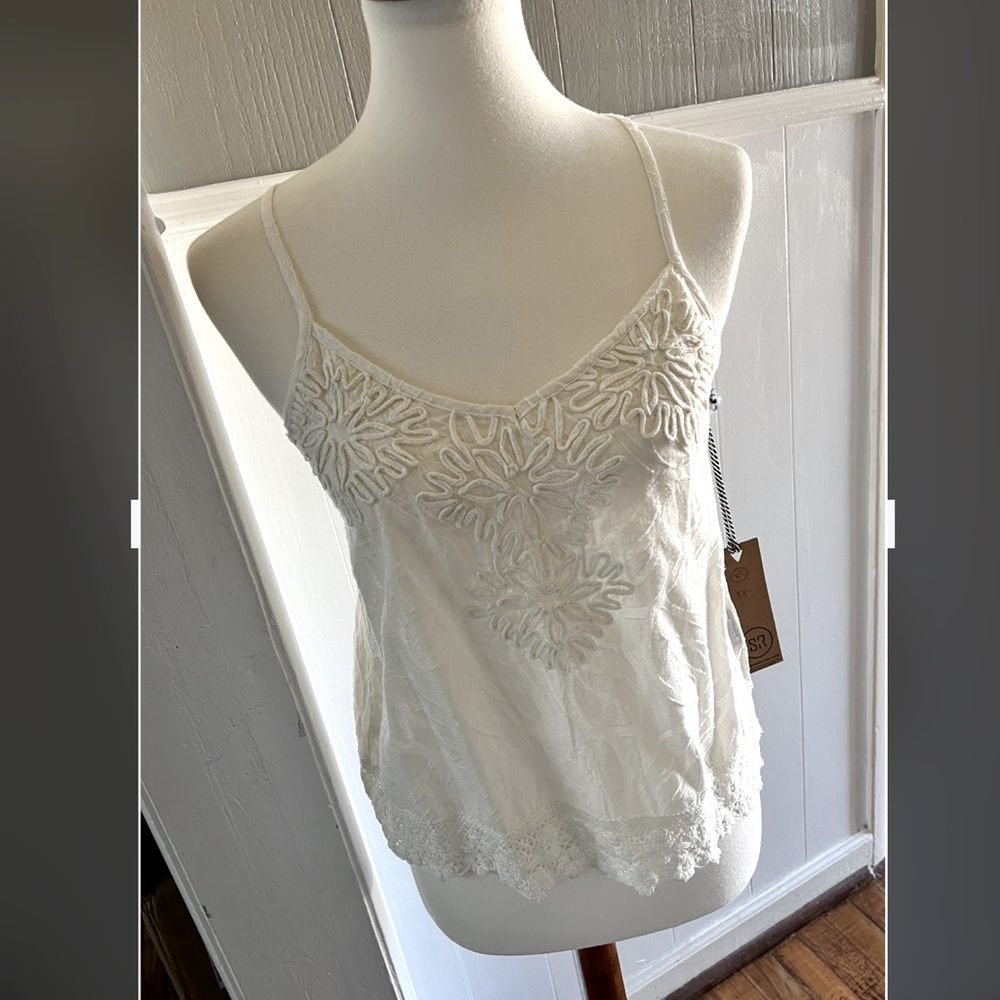 Sloan Rouge antique white top